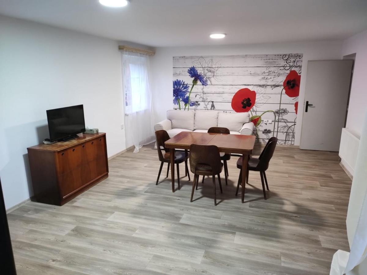 U Letiste Apartment Knezeves  Ngoại thất bức ảnh